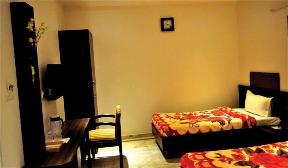 Hotel Kamran Palace Ahmedabad Exterior foto