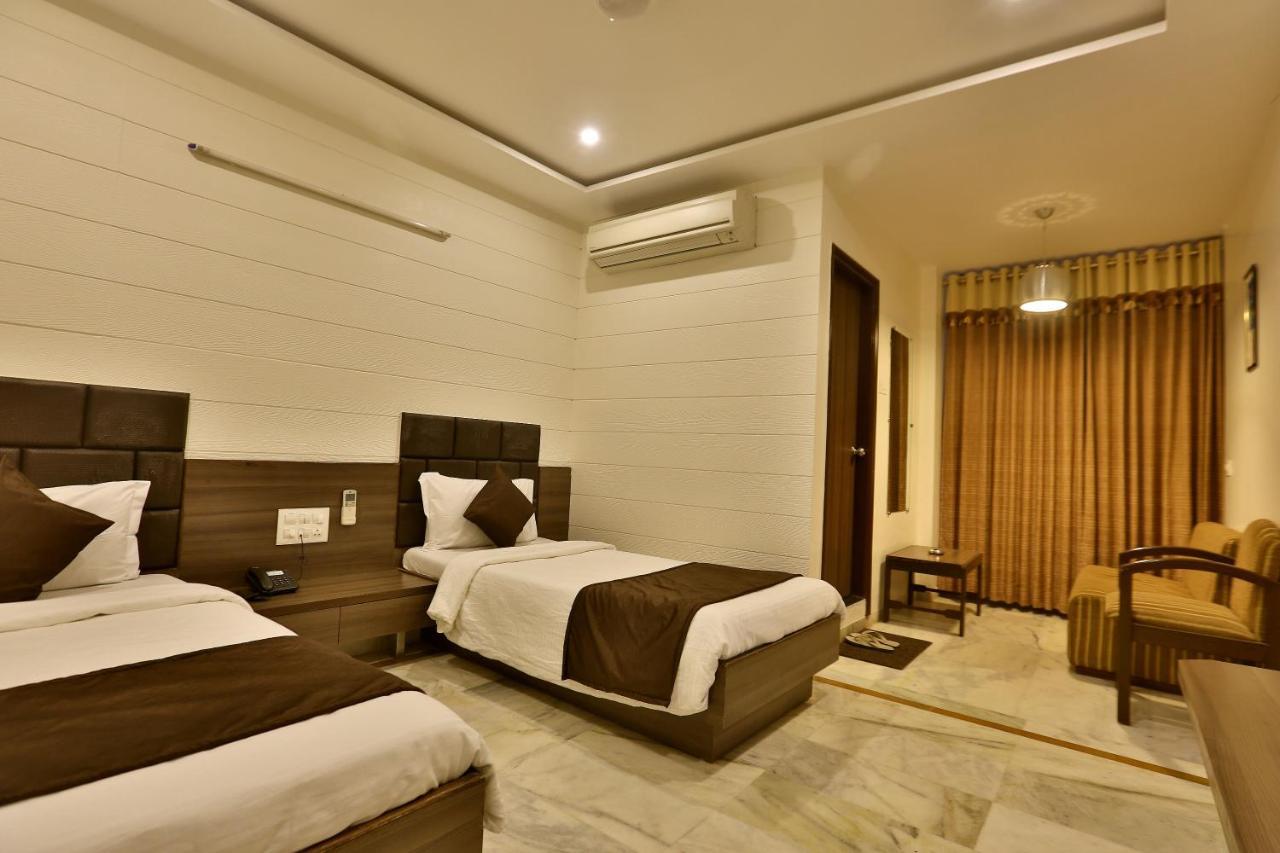 Hotel Kamran Palace Ahmedabad Exterior foto